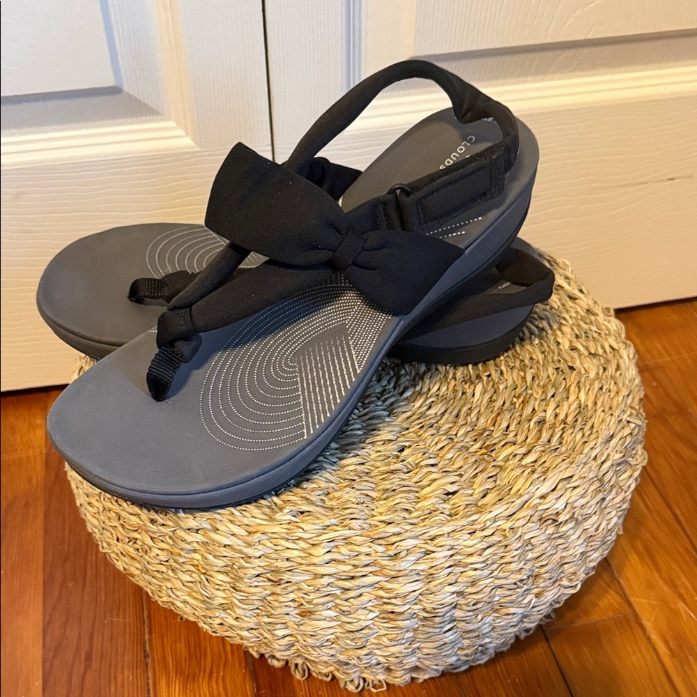 Clarks Black and Gray Thong Sandals